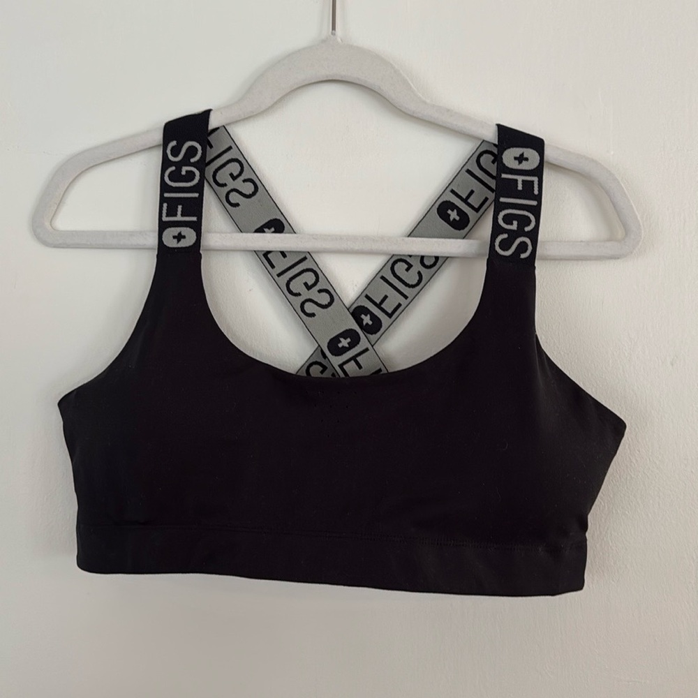 women’s figs sports bra size large